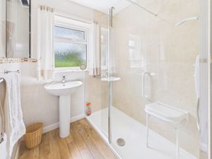 Shower room- click for photo gallery